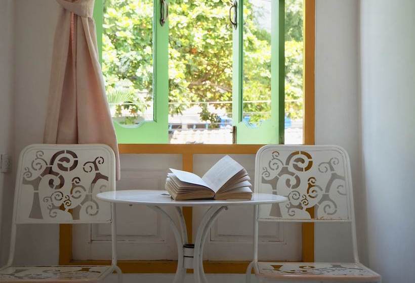 Pension Sidewalk Boutique 16