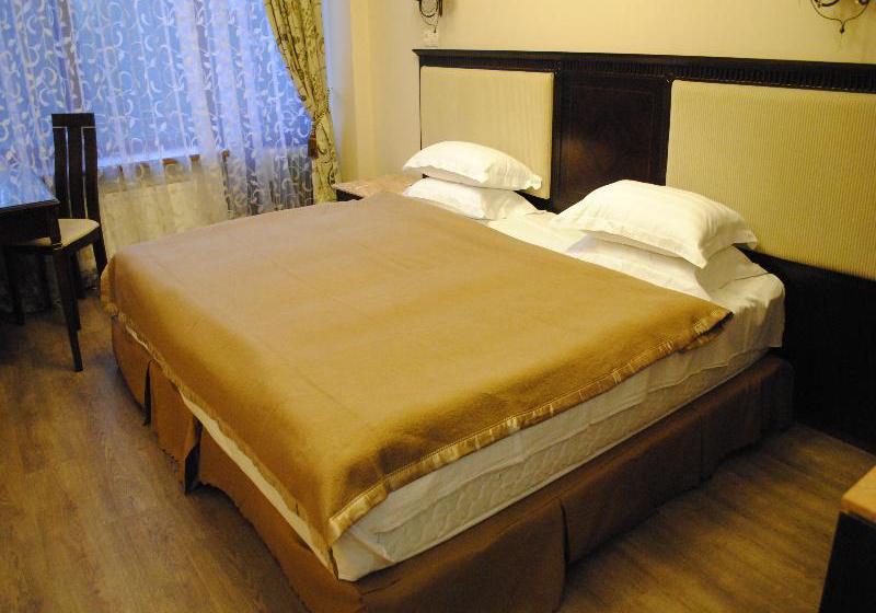 Hotel Happy Inn Na Sofiyskoy 2