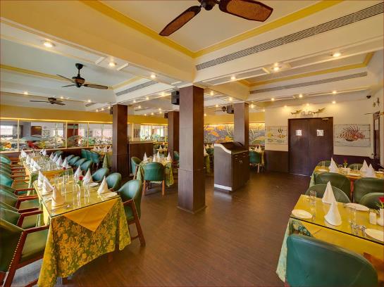 Hotel Mayfair Waves 12