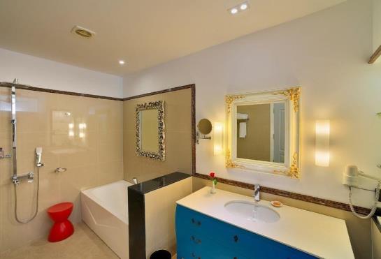 Hotel Mayfair Waves 14