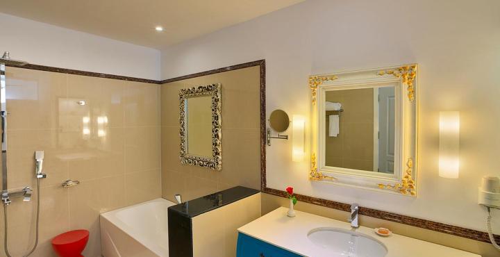 Hotel Mayfair Waves 8