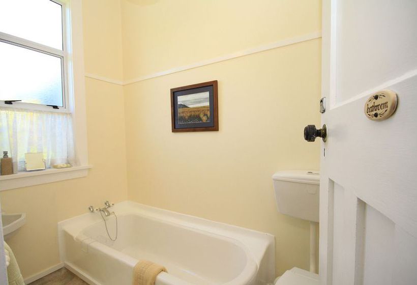 Hostel Braemar House Bed & Breakfast 10