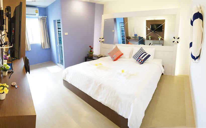 Hotel Bed By Cruise At Samakkhitivanont 13