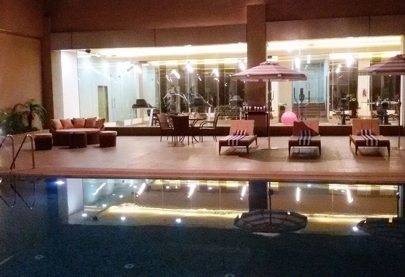 Hotel Country Inn & Suites Meerut 4