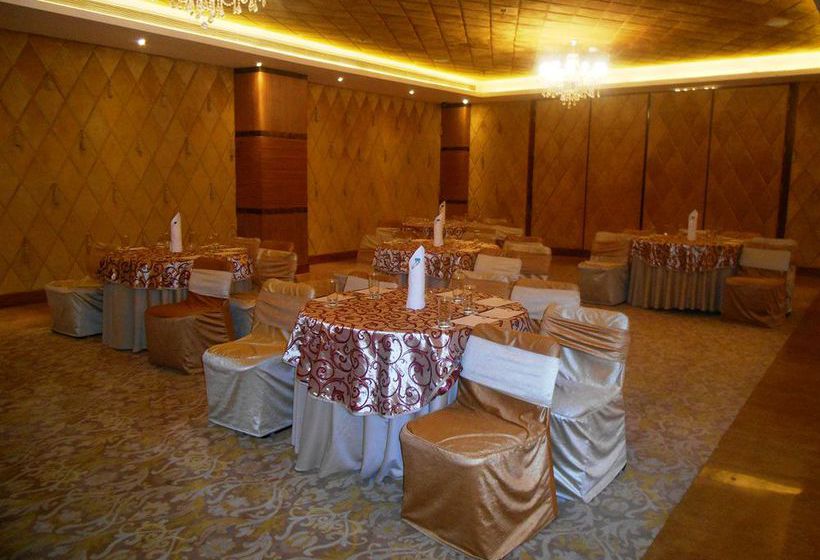 Hotel Country Inn & Suites Meerut 8