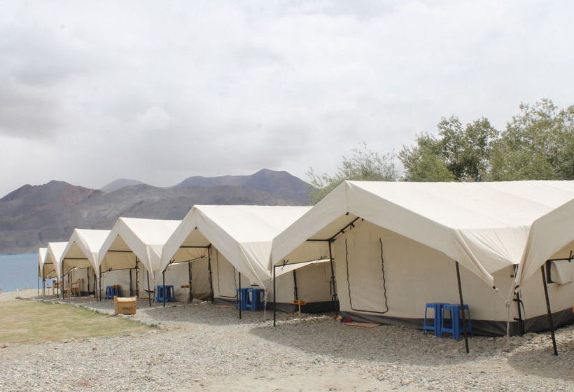 Hotel Wonderland Camp 2