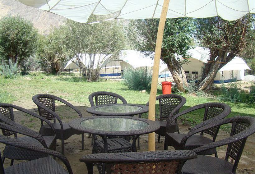 Hotel Double Humped Camp Hunder 13