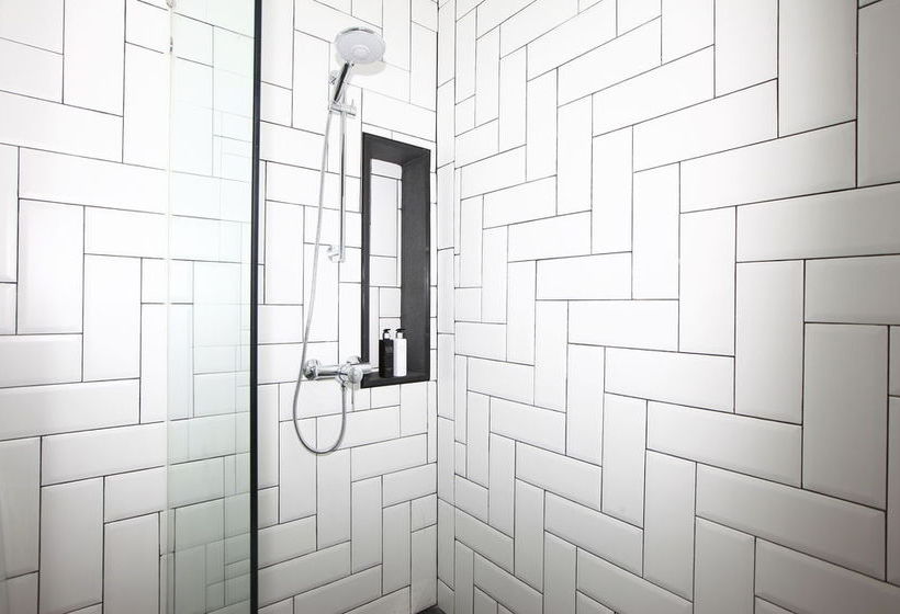 Blu Monkey Hub and Hotel 1