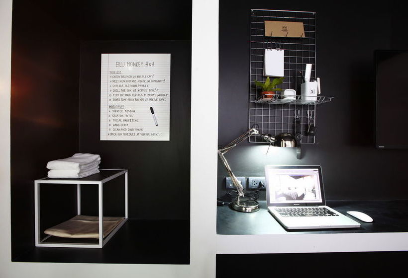 Blu Monkey Hub and Hotel 10