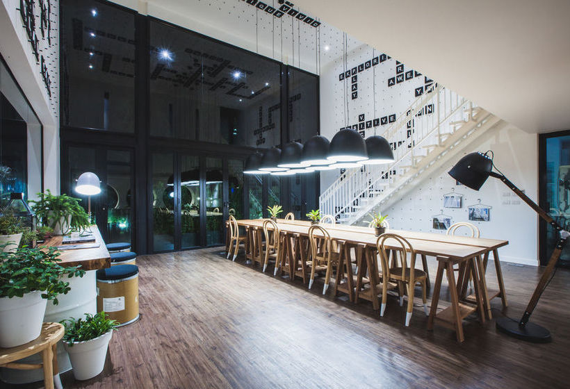 Blu Monkey Hub and Hotel 12