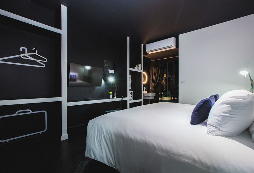 Blu Monkey Hub and Hotel 14