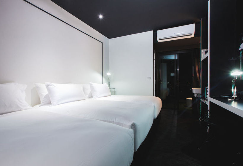 Blu Monkey Hub and Hotel 15