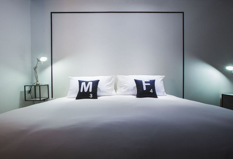 Blu Monkey Hub and Hotel 16