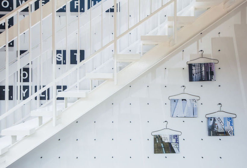 Blu Monkey Hub and Hotel 18