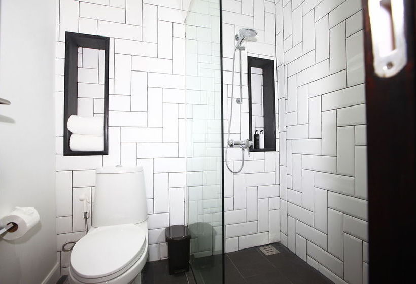 Blu Monkey Hub and Hotel 2