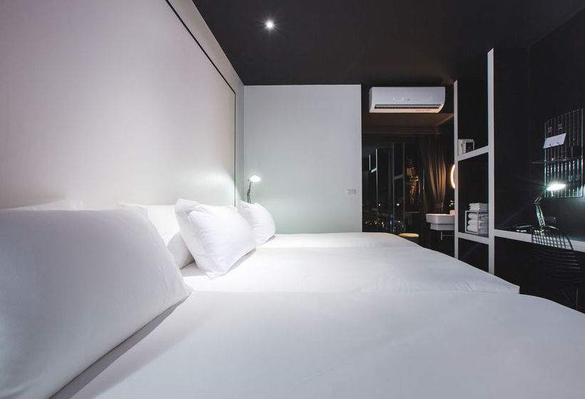 Blu Monkey Hub and Hotel 20