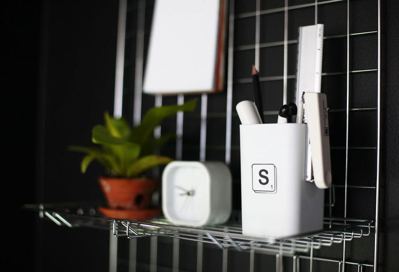 Blu Monkey Hub and Hotel 4