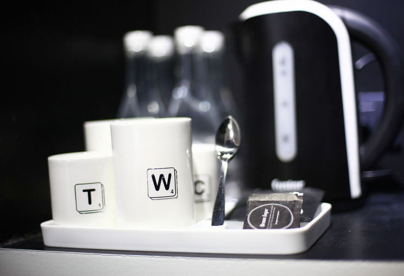 Blu Monkey Hub and Hotel 5