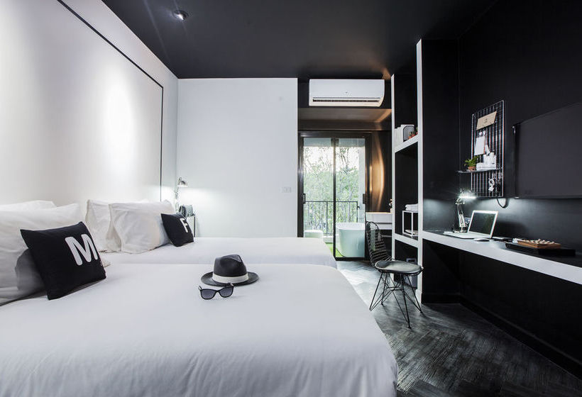 Blu Monkey Hub and Hotel 6