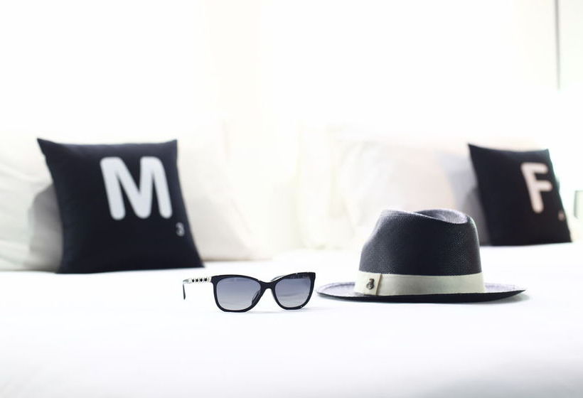 Blu Monkey Hub and Hotel 8