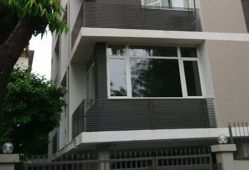 Hotel 10 Blossoms Signature Service Apartments Navrangpura 3