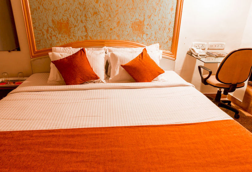 Hotel Oyo Apartments Powai Lake View 10