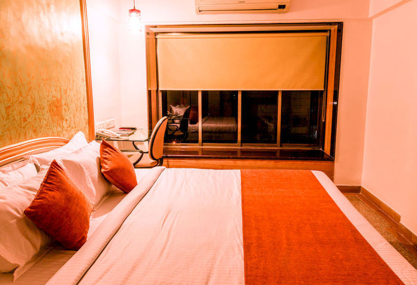 Hotel Oyo Apartments Powai Lake View 8