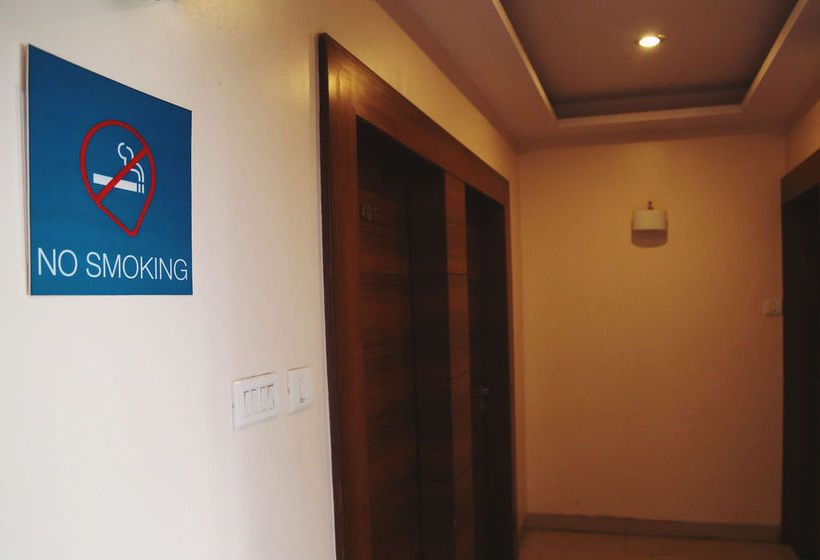Hotel Oyo Rooms South Main Road Koregaon Park 14