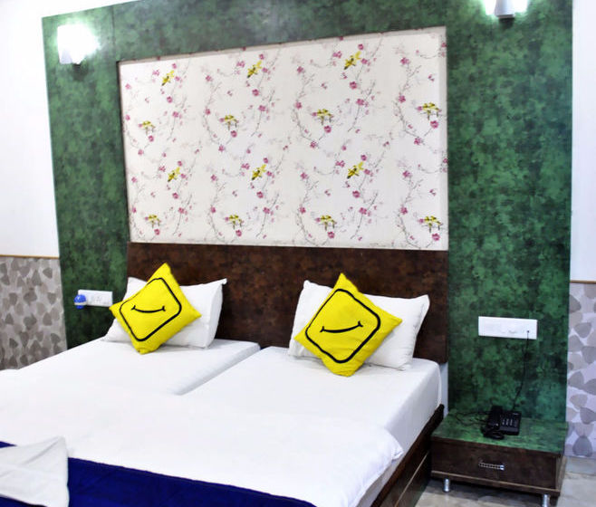 Hotel Vista Rooms at Gadisar Road 14
