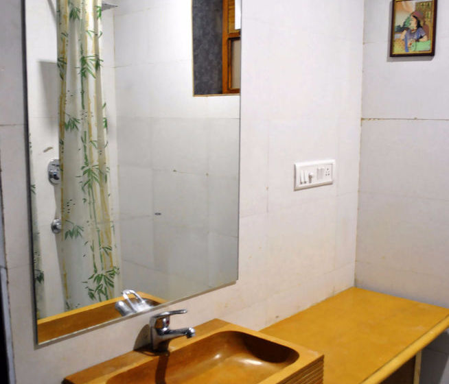 Hotel Vista Rooms at Gadisar Road 15