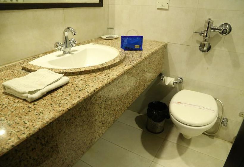 Hotel Oyo Premium Opposite Panchkula Bus Stand