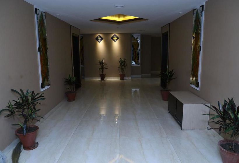 Hotel Oyo Premium Opposite Panchkula Bus Stand 9