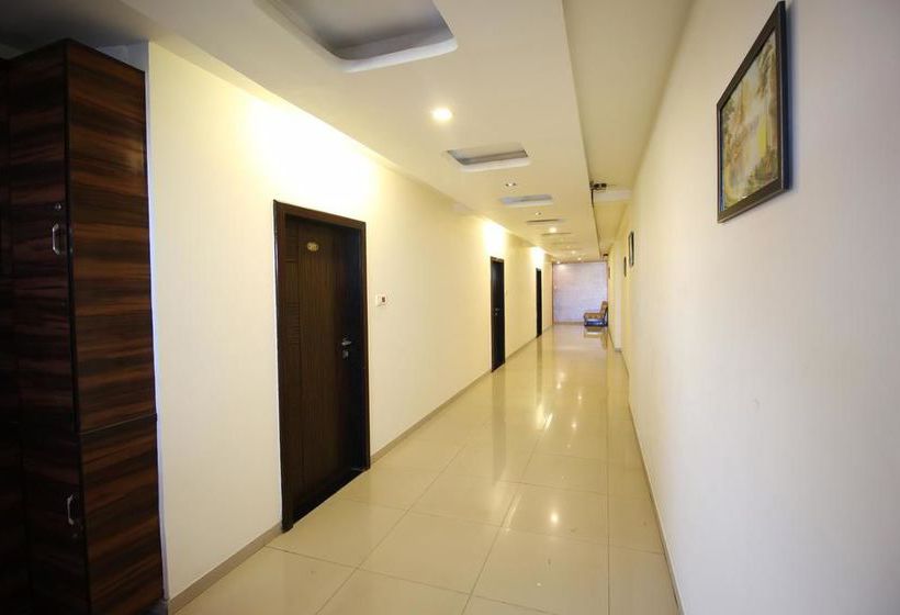 Hotel Oyo Premium Law Garden C G Road