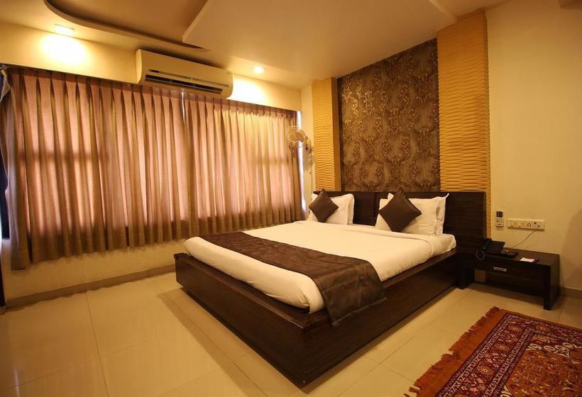 Hotel Oyo Premium Law Garden C G Road 11