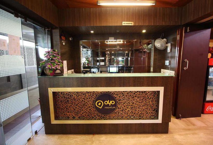 Hotel Oyo Premium Law Garden C G Road 12