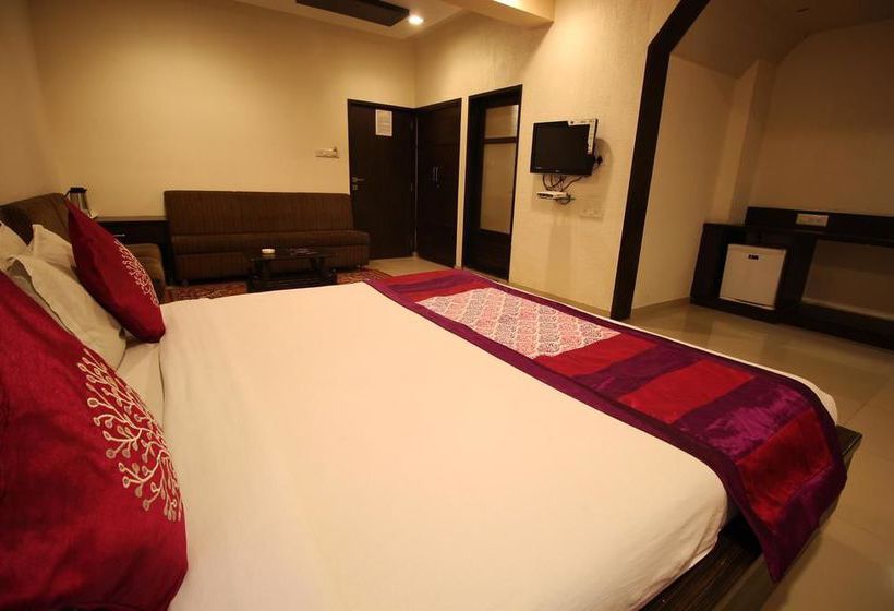 Hotel Oyo Premium Law Garden C G Road 13