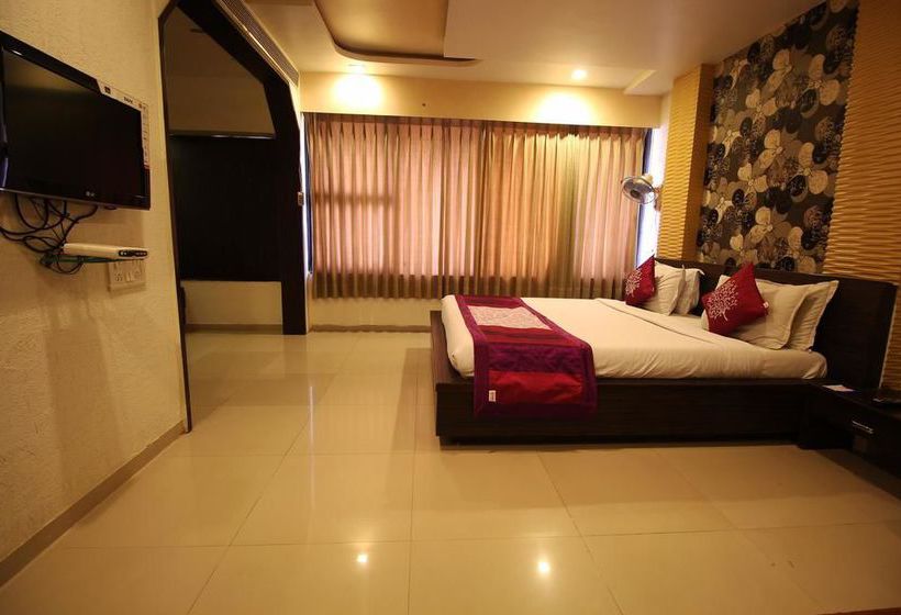 Hotel Oyo Premium Law Garden C G Road 17