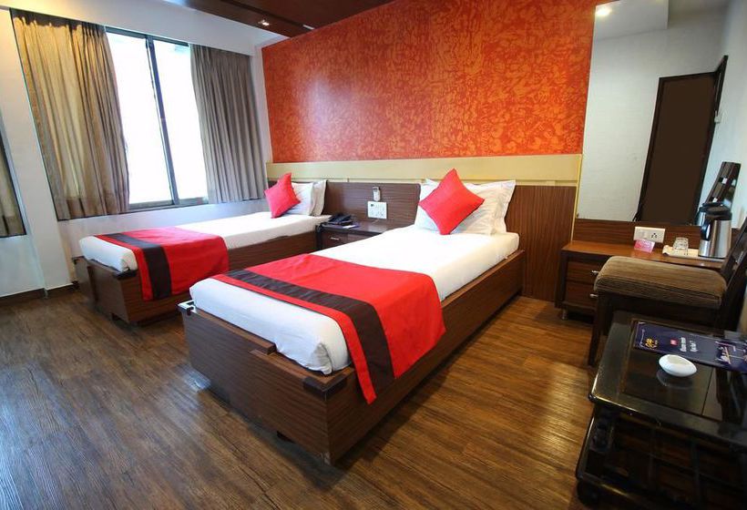 Hotel Oyo Premium Law Garden C G Road 3