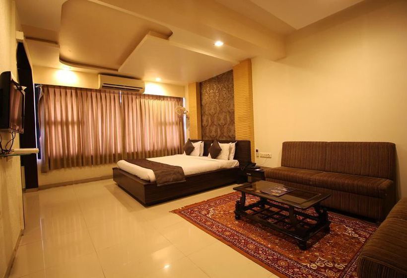 Hotel Oyo Premium Law Garden C G Road 7