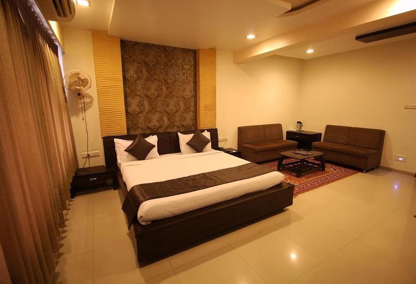 Hotel Oyo Premium Law Garden C G Road 8