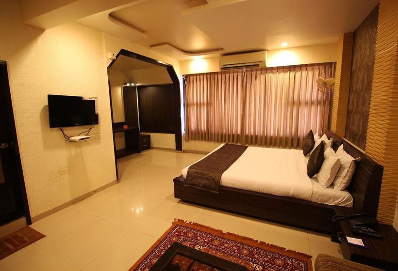 Hotel Oyo Premium Law Garden C G Road 9