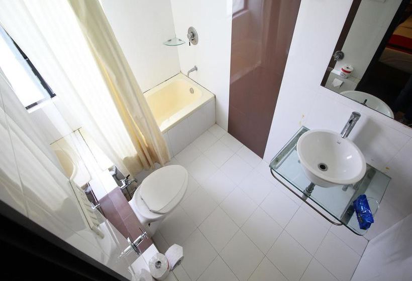 Hotel Oyo Premium Gujarat College Ellisbridge 18