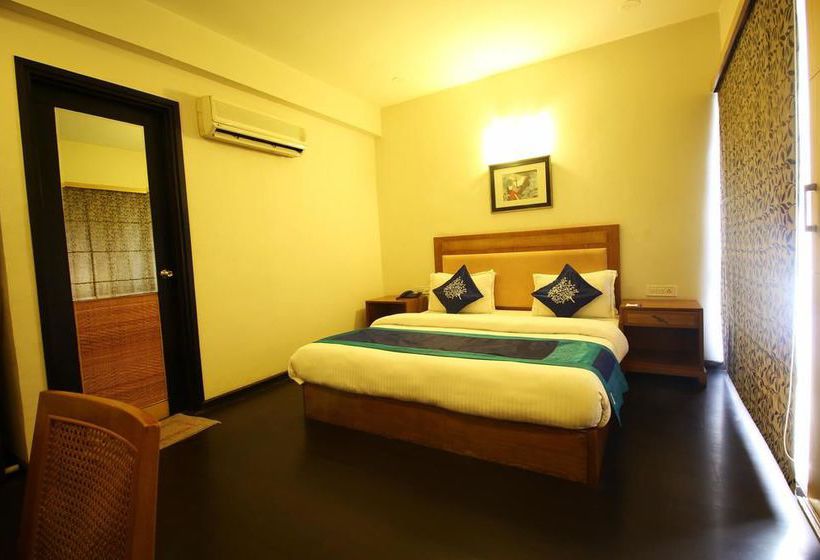 Hotel Oyo Premium Gujarat College Ellisbridge 2