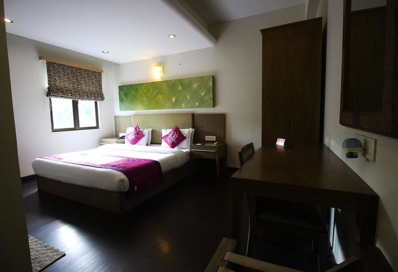 Hotel Oyo Premium Gujarat College Ellisbridge 3