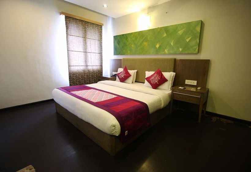 Hotel Oyo Premium Gujarat College Ellisbridge 5