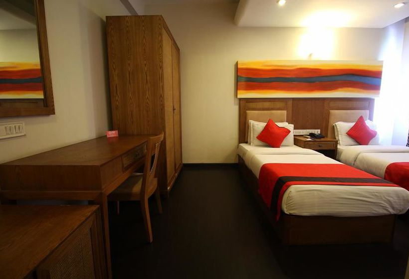Hotel Oyo Premium Gujarat College Ellisbridge 6