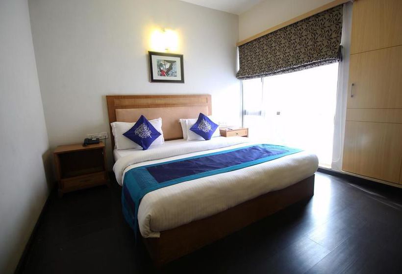 Hotel Oyo Premium Gujarat College Ellisbridge 9