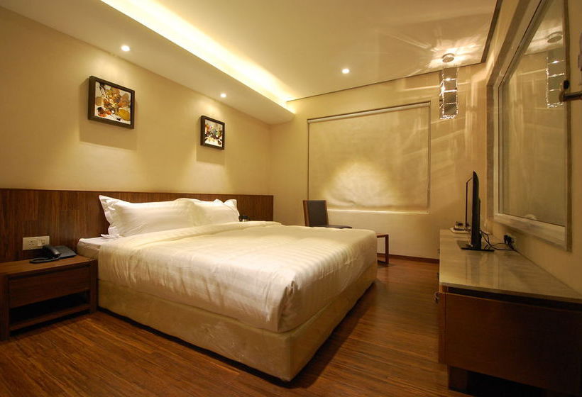 Hotel Oyo Premium Chappan Dukan Suites 12