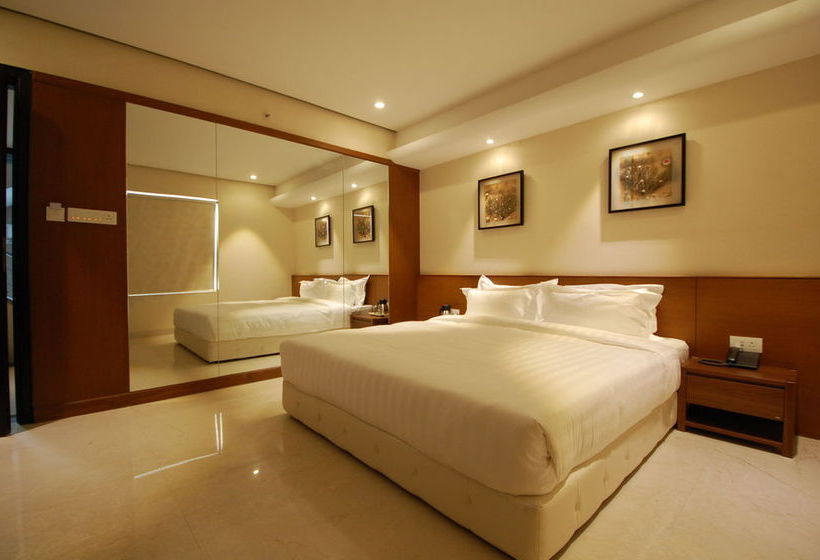 Hotel Oyo Premium Chappan Dukan Suites 4