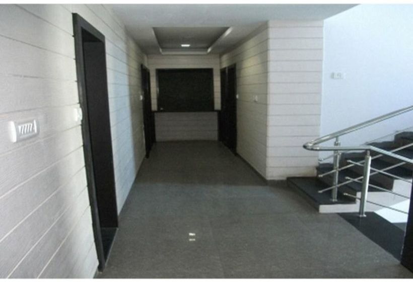 Hotel Vista Rooms at Tukoganj Indore